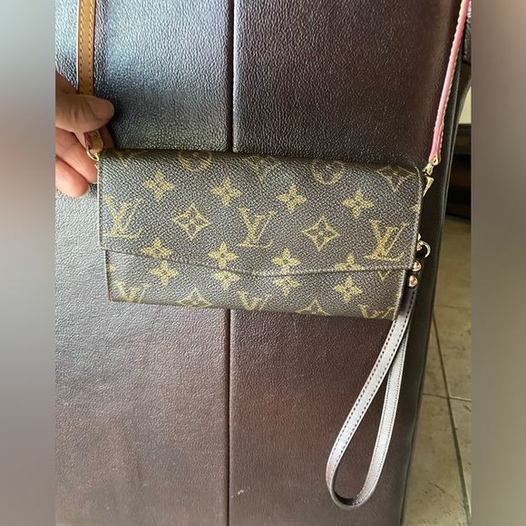 Authenthic Vintage Louis Vuitton  Sarah wallet. - Picture 14 of 16
